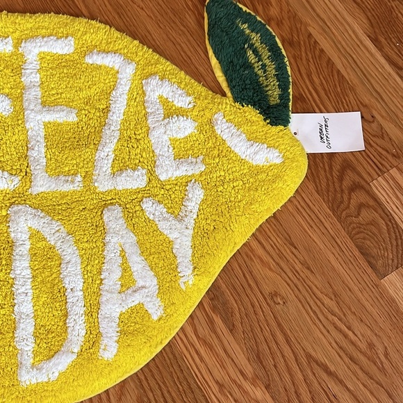 Urban Outfitters Squeeze The Day Bath Mat NWT - Picture 10 of 16